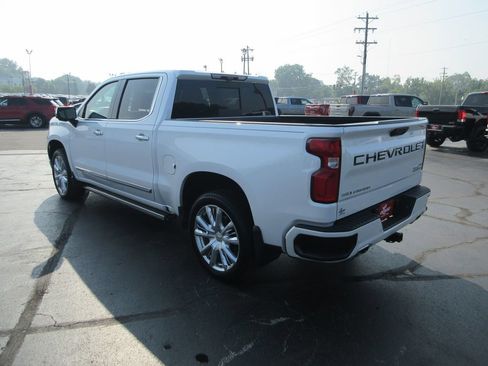 Used 2022 Chevrolet Silverado 1500 High Country w/ High Country Premium Package AWD/4WD image 9