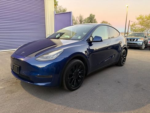 Used 2021 Tesla Model Y Long Range image 10