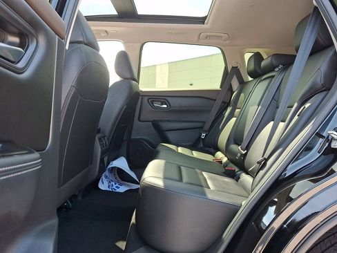 Used 2023 Nissan Rogue SL AWD/4WD image 10