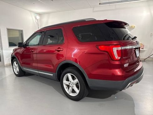 Used 2016 Ford Explorer XLT w/ Equipment Group 202A FWD image 6