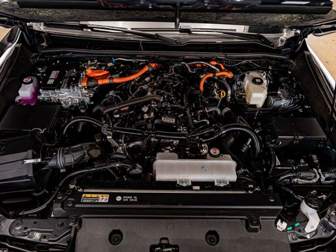 Used 2025 Toyota 4Runner Trailhunter image 29