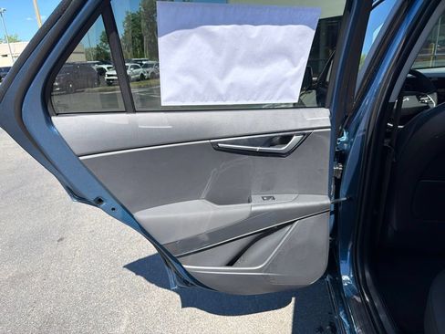 New 2026 Kia Niro EX FWD image 18