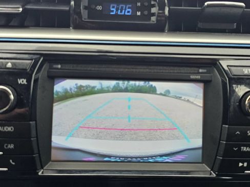 Used 2015 Toyota Corolla S FWD image 28