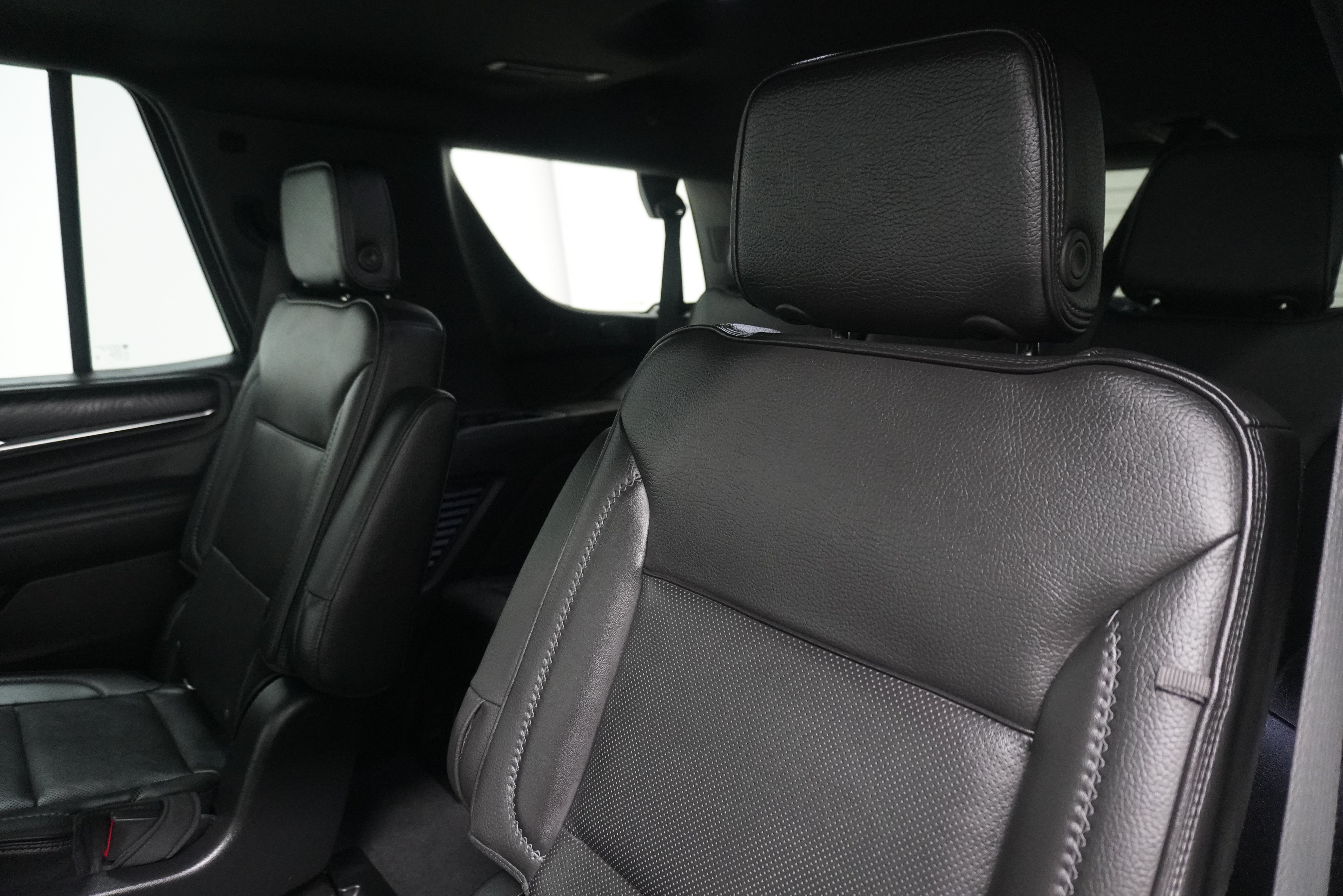 Used 2021 GMC Yukon Denali w/ Denali Premium Package AWD/4WD image 12