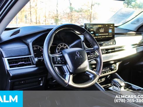 Used 2025 Mitsubishi Outlander SE image 24