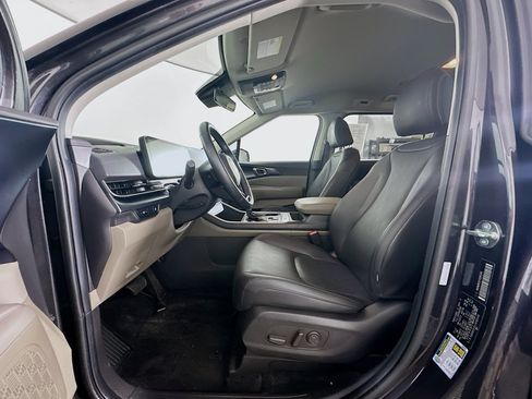 Used 2026 Kia Carnival FWD image 13