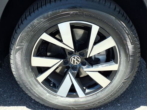Certified 2023 Volkswagen Atlas Cross Sport SE AWD/4WD image 9