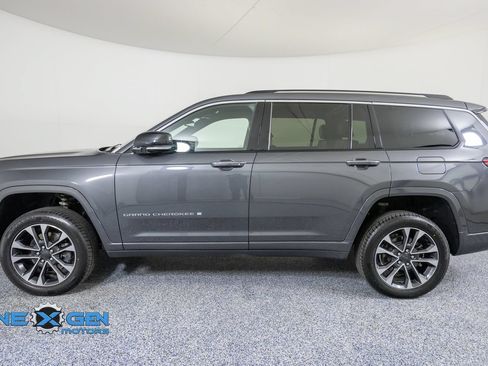 Used 2021 Jeep Grand Cherokee L Overland w/ Luxury Tech Group IV AWD/4WD image 4