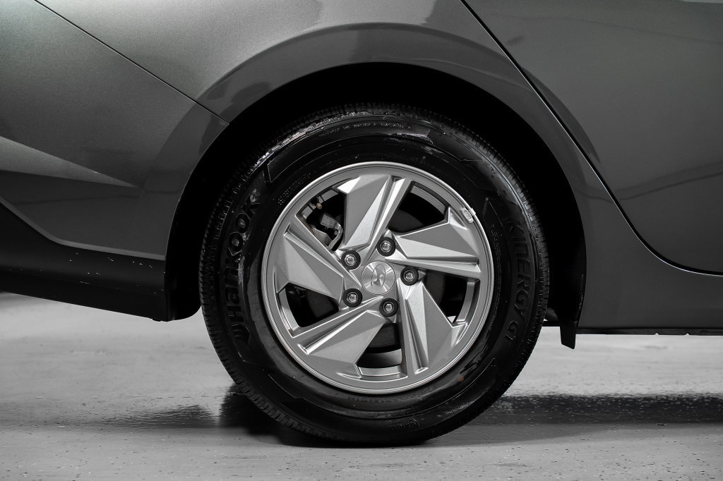 Certified 2026 Hyundai Elantra SE FWD image 7