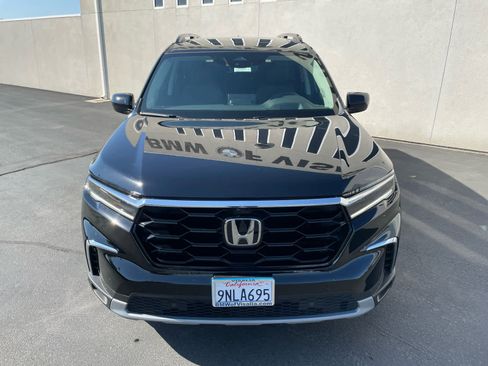 Used 2025 Honda Pilot Elite image 2