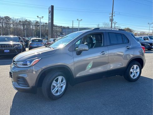 Used 2021 Chevrolet Trax LT w/ Driver Confidence Package image 6