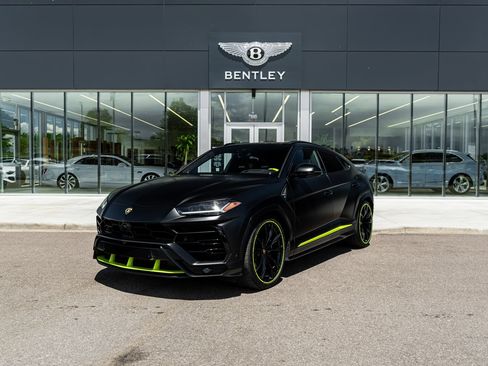 Used 2022 Lamborghini Urus AWD/4WD image 1