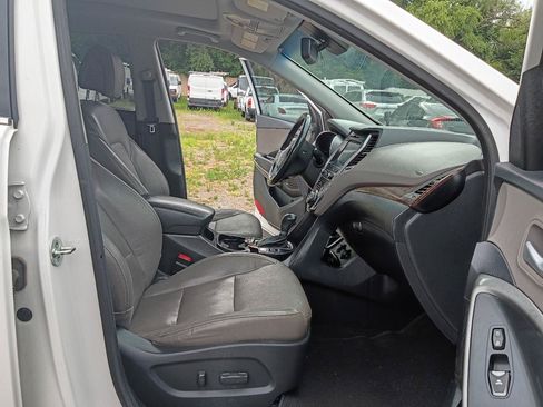 Used 2017 Hyundai Santa Fe FWD image 16