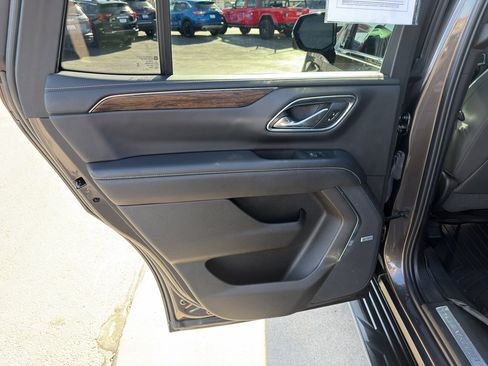 Used 2021 Chevrolet Tahoe Premier AWD/4WD image 17