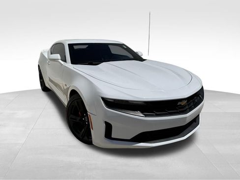 Used 2020 Chevrolet Camaro LT image 2