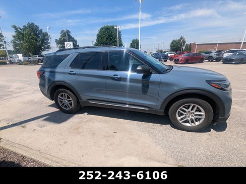 Used 2025 Ford Explorer Active w/ Active Comfort Package RWD image 4