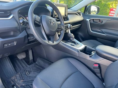 Used 2022 Toyota RAV4 LE AWD/4WD image 9