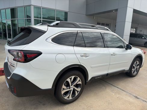 Used 2022 Subaru Outback Touring XT AWD/4WD image 4
