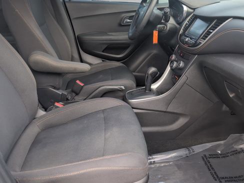 Used 2017 Chevrolet Trax LS FWD image 16