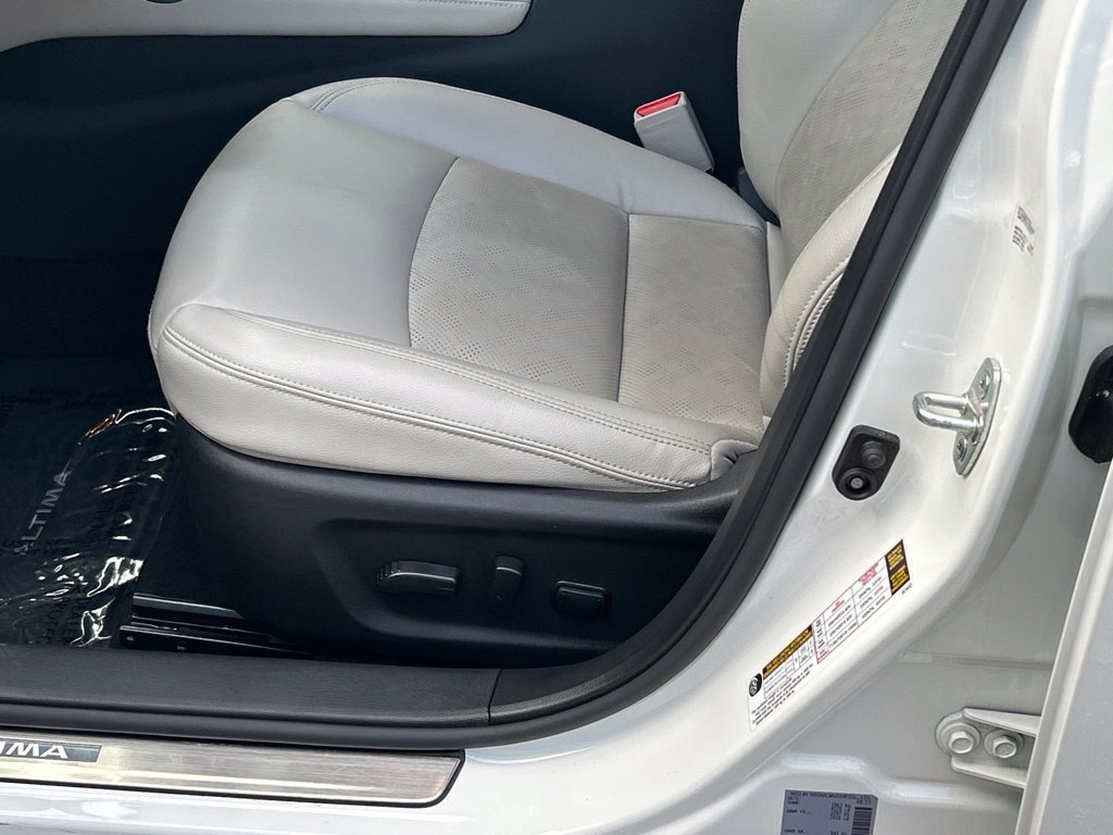 Used 2024 Nissan Altima 2.5 SL FWD image 16