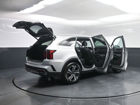 Used 2024 Kia Sorento EX w/ Panoramic Sunroof Package image 29