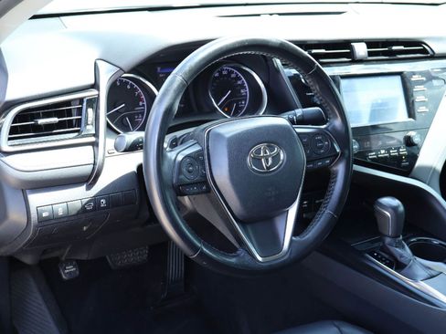 Used 2019 Toyota Camry SE image 2