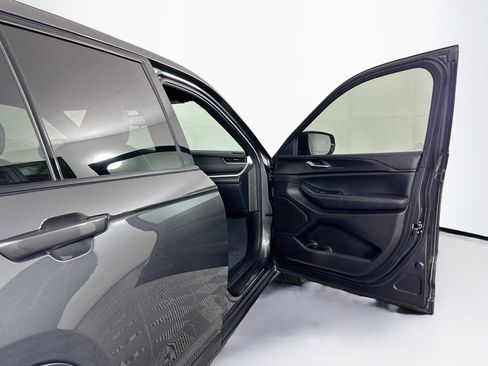 Used 2023 Jeep Grand Cherokee Altitude AWD/4WD image 32