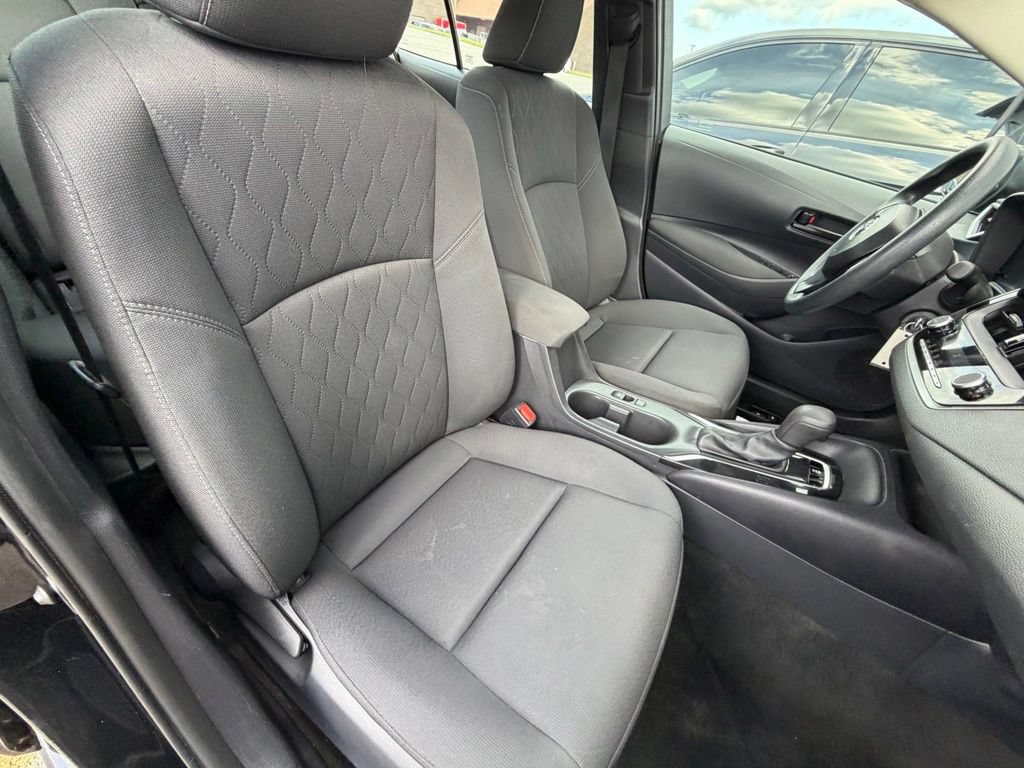 Used 2025 Toyota Corolla LE FWD image 33