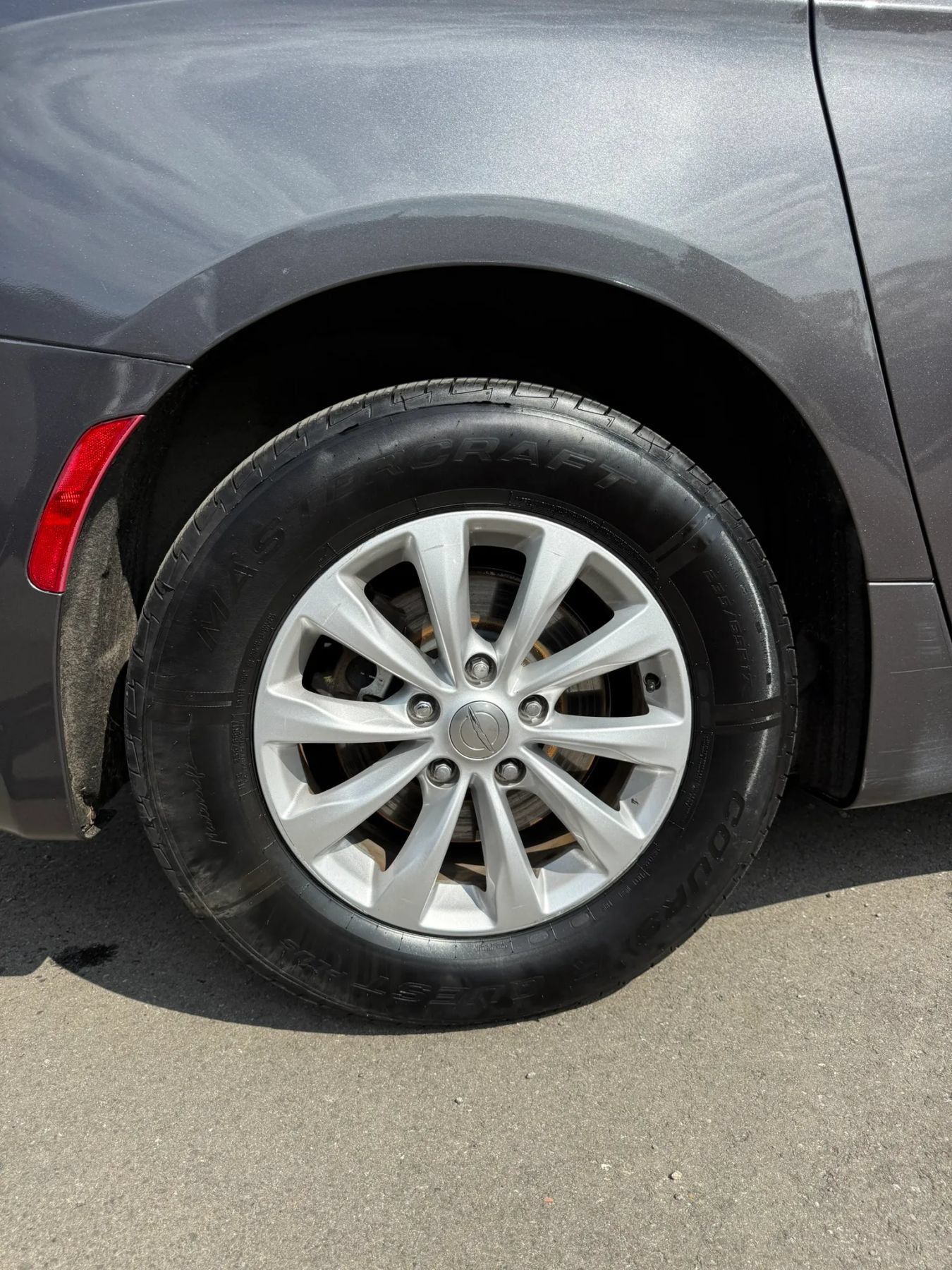 Used 2017 Chrysler Pacifica Touring-L FWD image 35