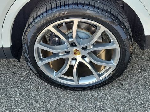 Certified 2022 Porsche Cayenne S AWD/4WD image 13