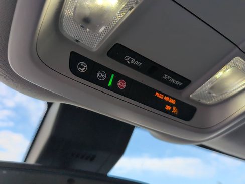 Used 2024 GMC Terrain SLE FWD image 23