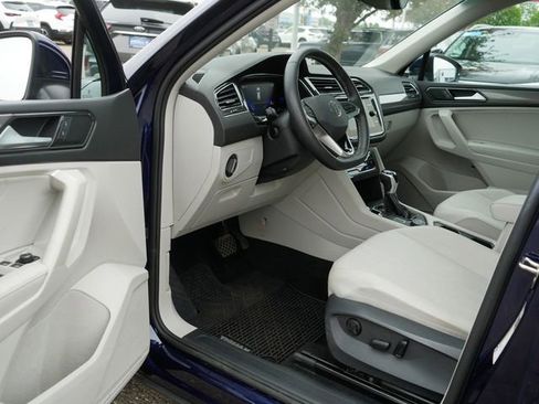 Certified 2023 Volkswagen Tiguan SE w/ Panoramic Sunroof Package AWD/4WD image 12