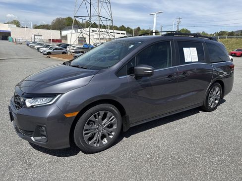 Used 2025 Honda Odyssey Touring image 5