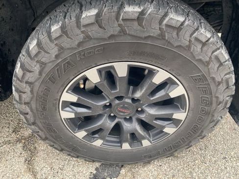 Used 2020 Nissan Titan PRO-4X w/ Pro-4x Convenience Package image 9