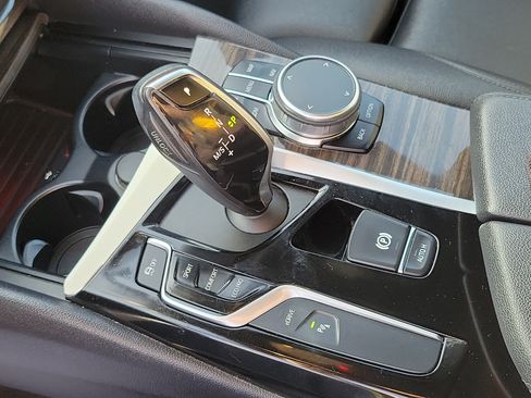 Used 2019 BMW 530e RWD image 16