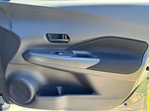 Certified 2025 Nissan Kicks Play S image 11