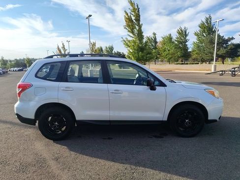 Used 2015 Subaru Forester 2.5i w/ Alloy Wheel Package AWD/4WD image 2