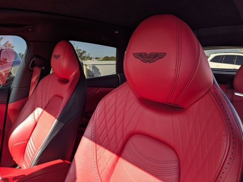 Used 2022 Aston Martin DBX image 12