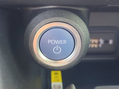 Used 2021 Toyota Venza LE AWD/4WD image 27