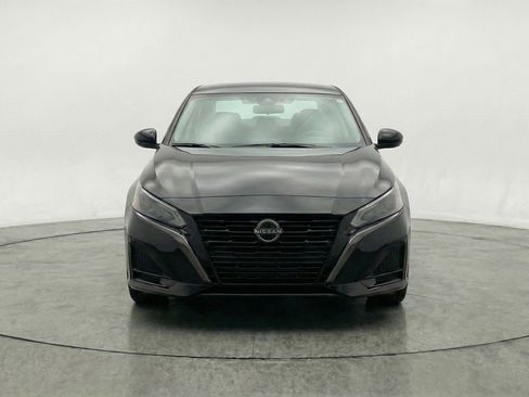 Used 2025 Nissan Altima 2.5 SV FWD image 2