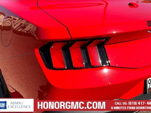 Used 2025 Ford Mustang Convertible RWD image 23