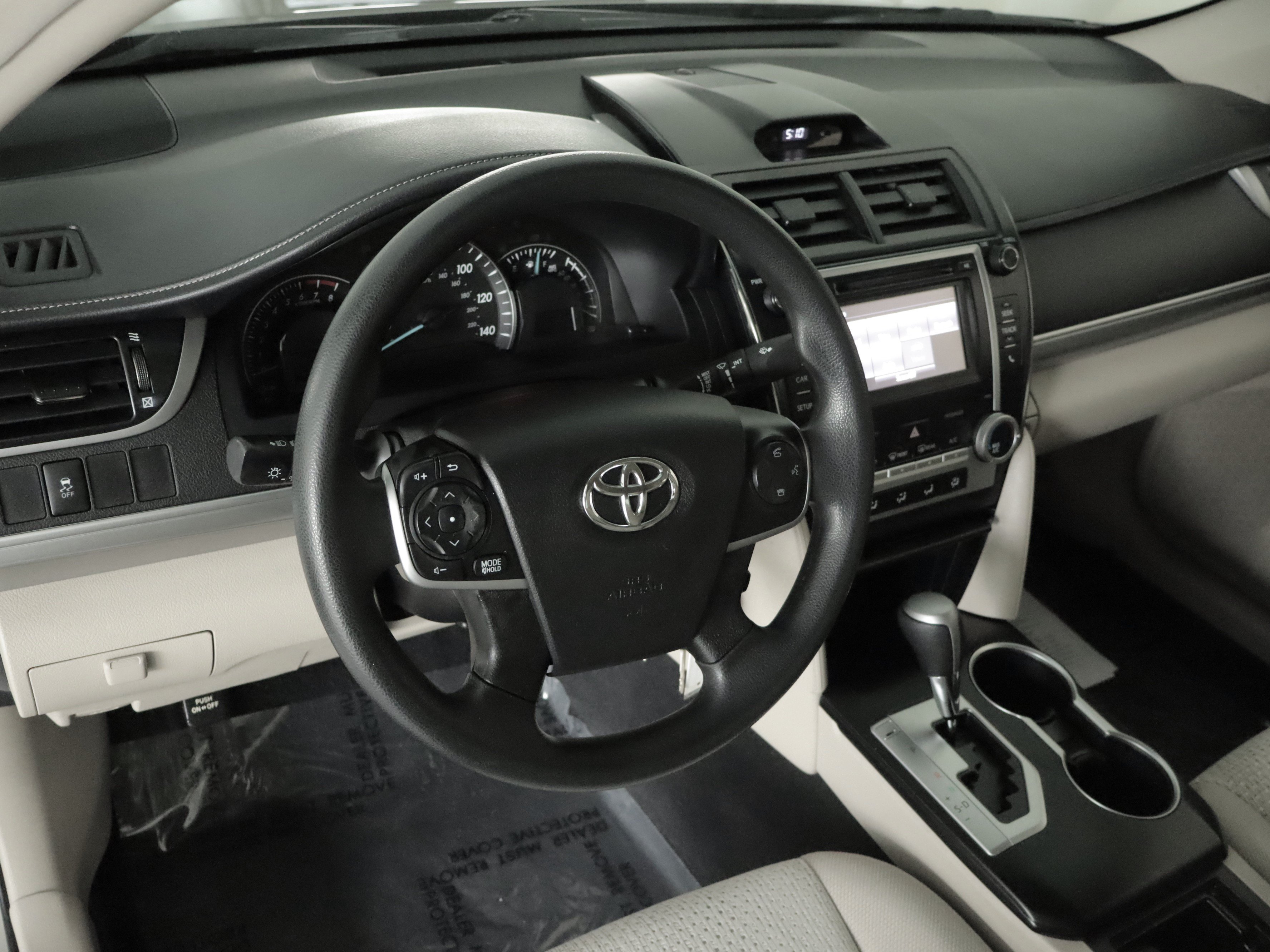 Used 2014 Toyota Camry LE FWD image 9