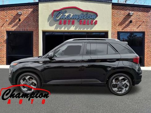 Used 2022 Hyundai Venue SEL FWD image 8