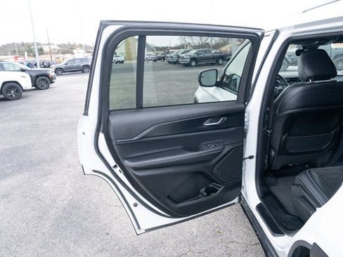 Certified 2023 Jeep Grand Cherokee L Laredo image 11