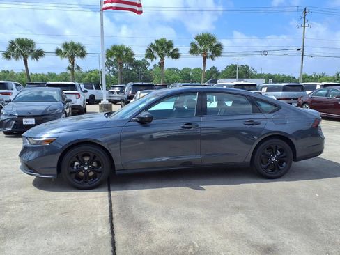 Used 2025 Honda Accord SE image 9