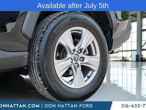 Used 2024 Toyota RAV4 XLE FWD image 40
