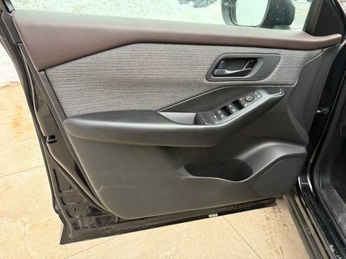 Used 2023 Nissan Rogue S image 19