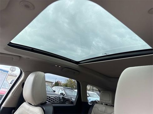 New 2026 Lincoln Corsair Premiere image 24