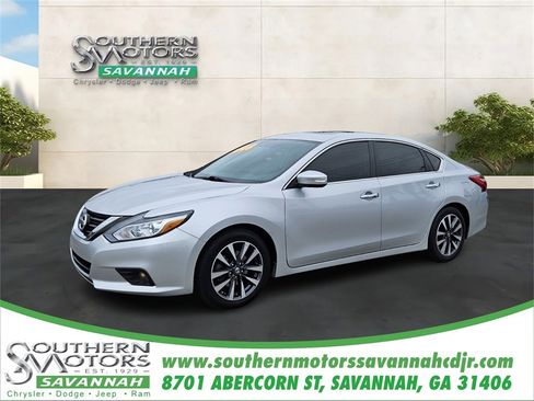 Used 2017 Nissan Altima 2.5 SL w/ Moonroof Package image 1