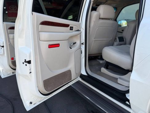 Used 2005 Cadillac Escalade EXT AWD/4WD image 29